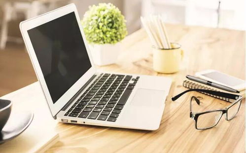 如何在电脑上正确连接手机耳机并实现通讯功能